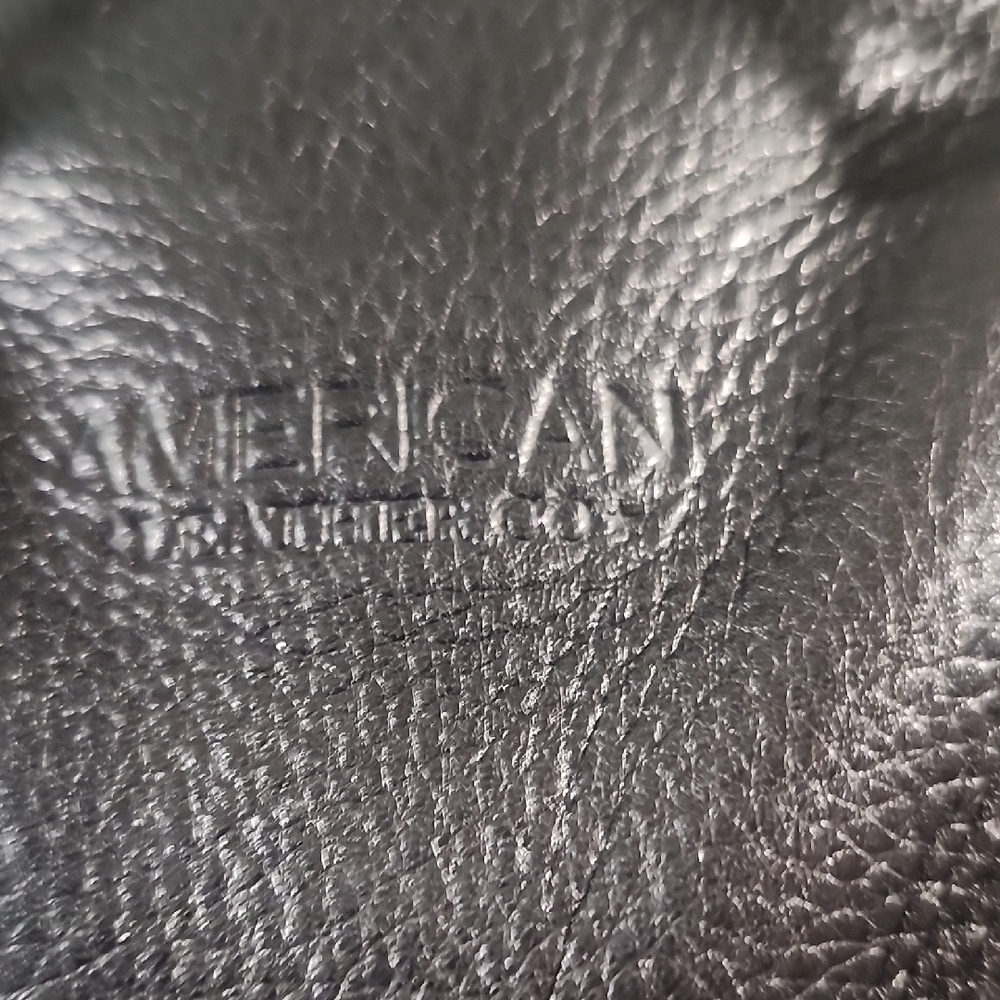 Elegant Black Leather Handbag - Picture 2 of 9
